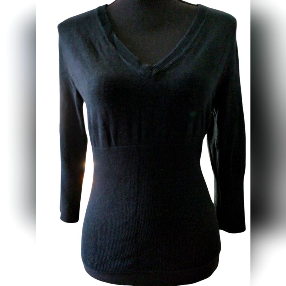 Black V neck ribbed Mossimo sweater size Large